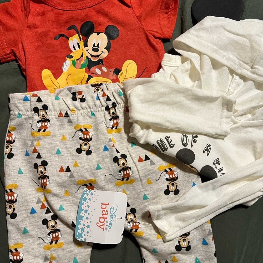 4 outfits, baby boy or gender neutral 💕💕💕